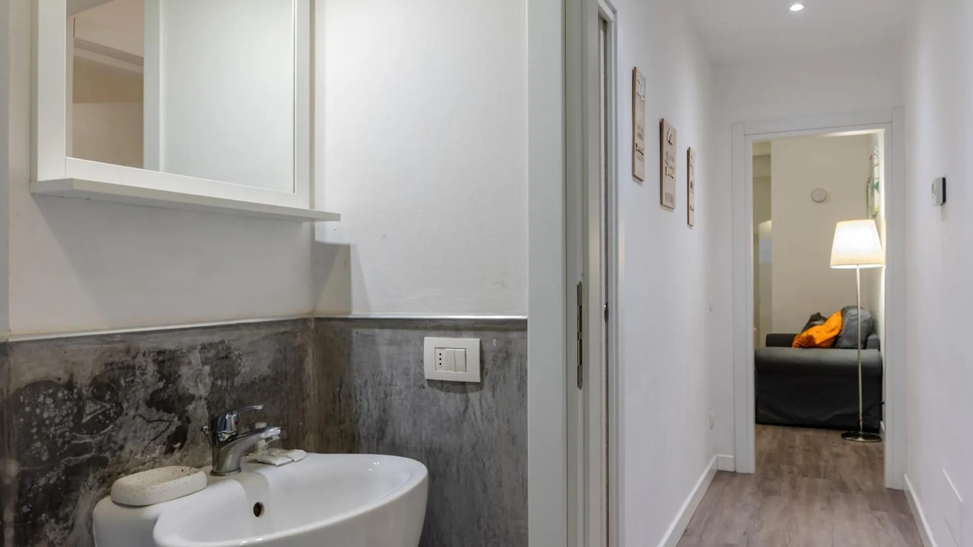 Ponte Vecchio & Boboli Modern Apartment Florence 0*,  Italy
