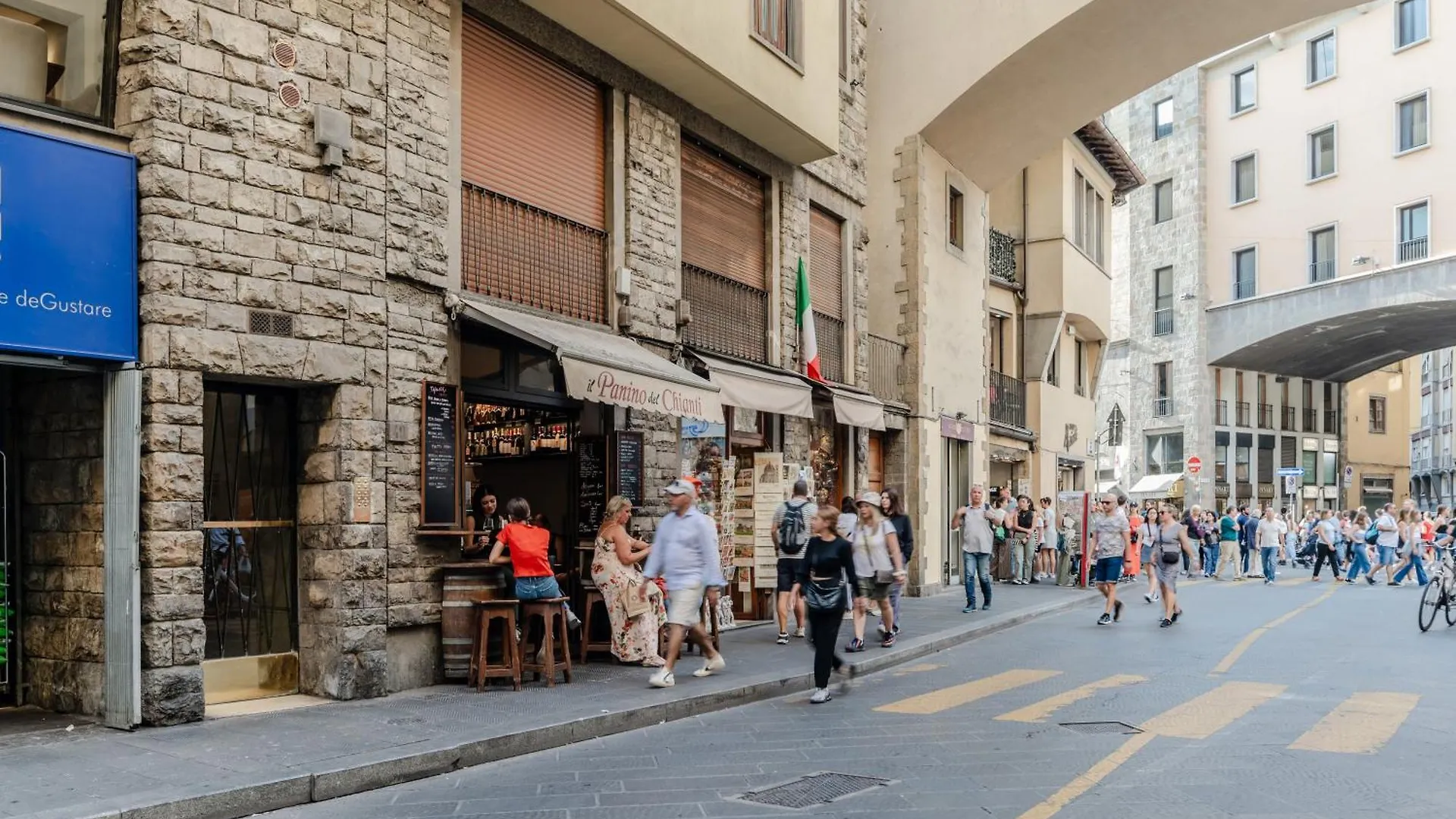Ponte Vecchio & Boboli Modern Apartment Florence Italy